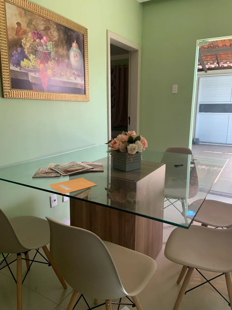 Mesa grande  de vidro com 6 cadeiras 