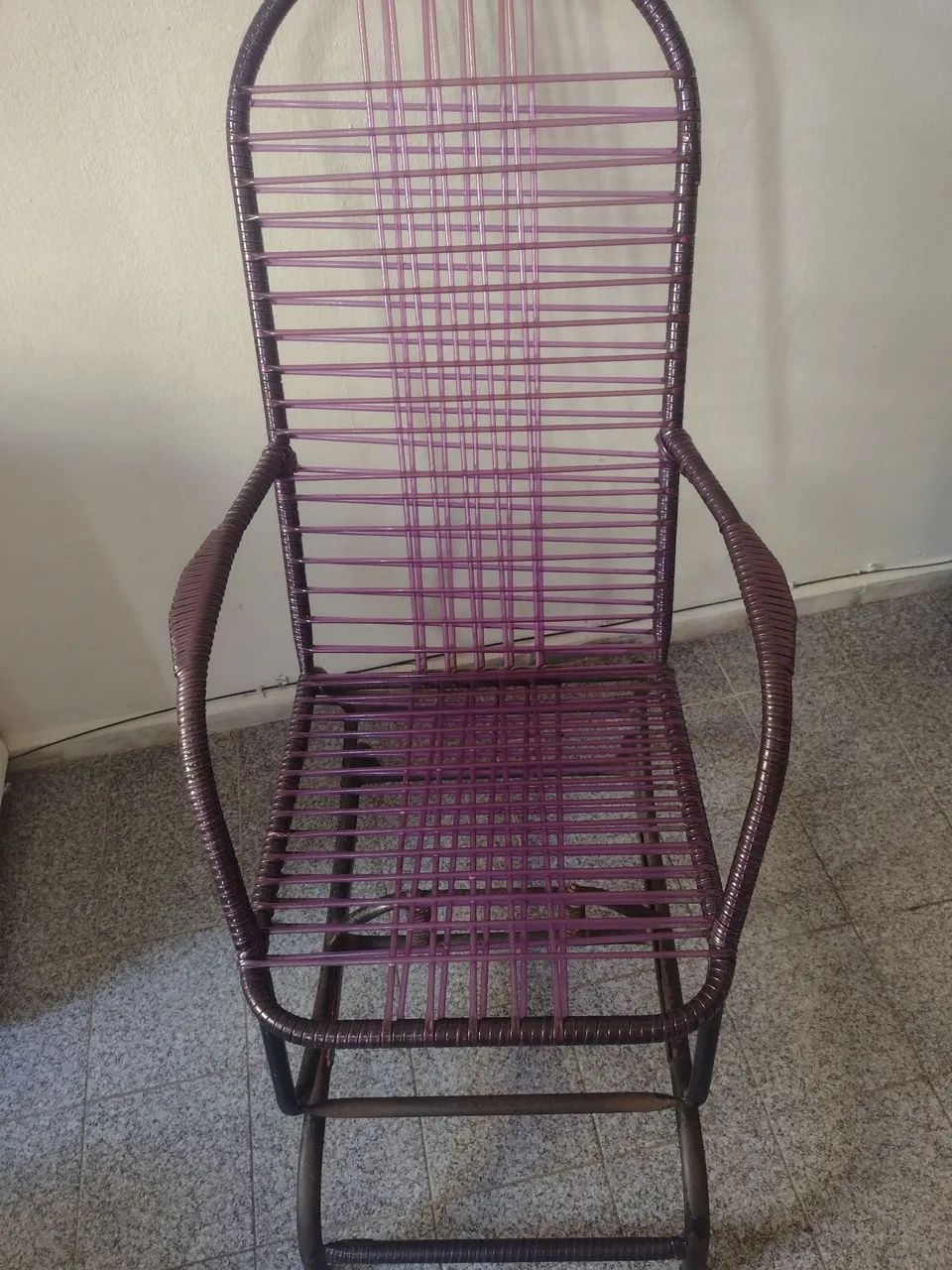 Cadeira de balanço retrô Em Excelente estado para vender urgente  - Foto 2