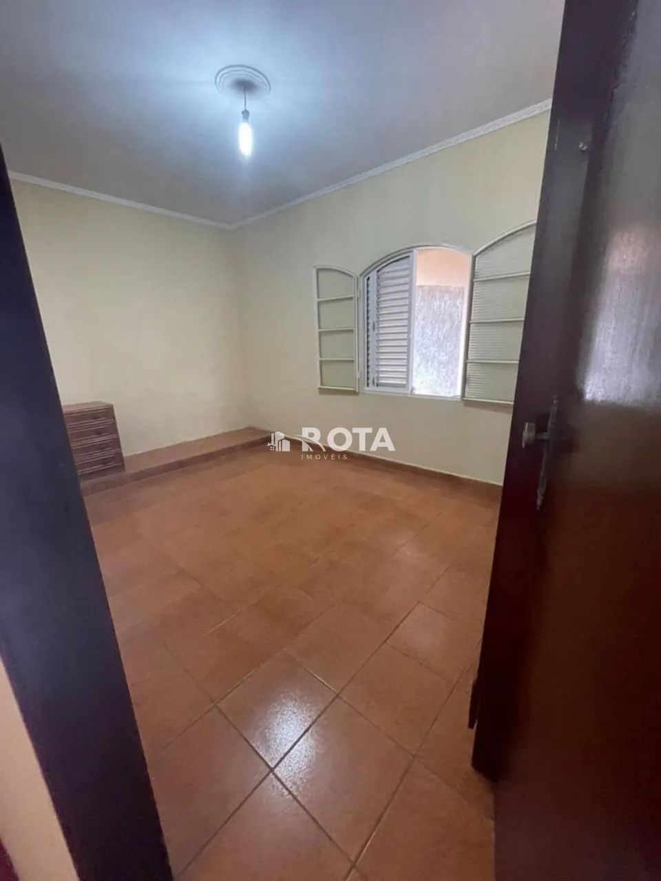 Casa com 3 quartos, ampla, térrea, de esquina. - Foto 2