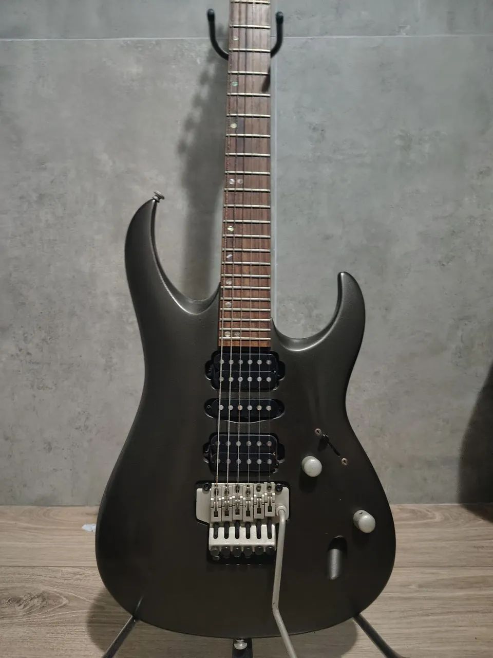 Guitarra Cort Floyd Rose