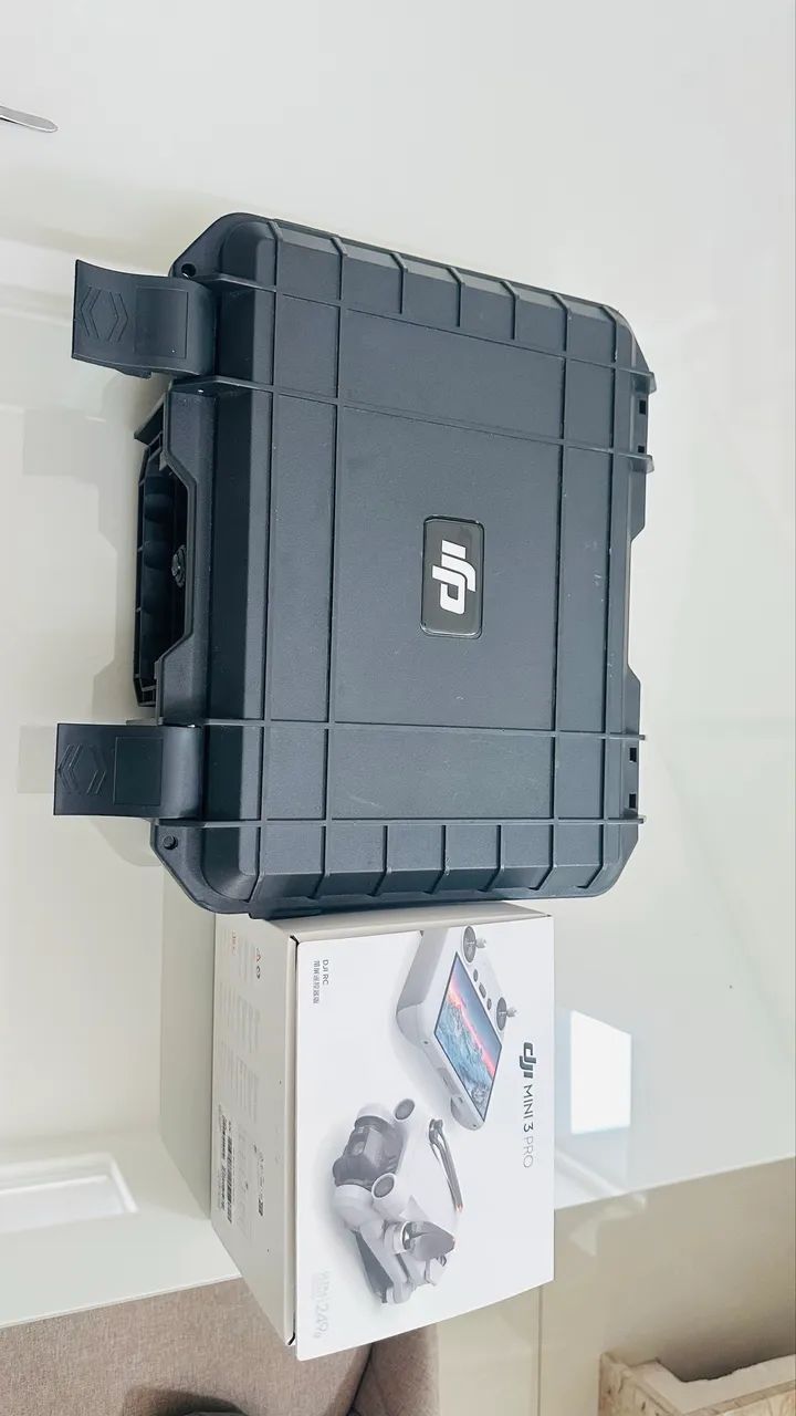 DJI Mini 3 Pro + Controle com Tela (DJI RC) + Kit Fly More Combo Completo + Case Rígida