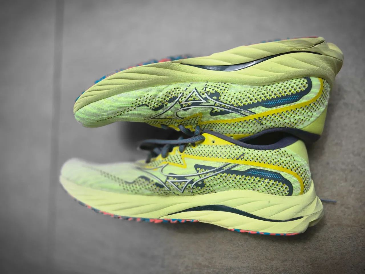  Vendo tenis de corrida Mizuno n° 43 - Foto 5