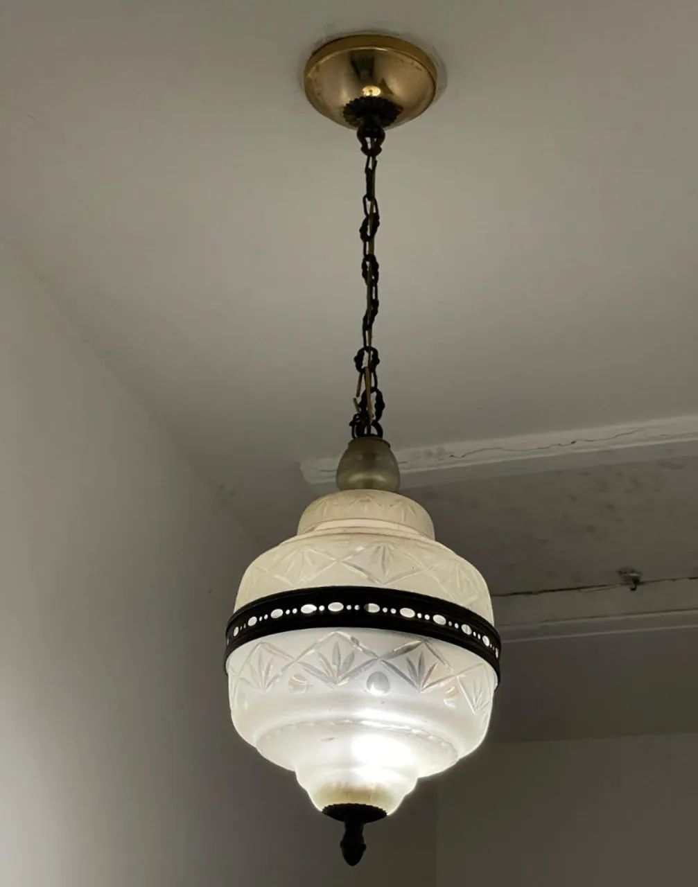 Belíssimo e Antigo Lustre em bronze e Cristal 