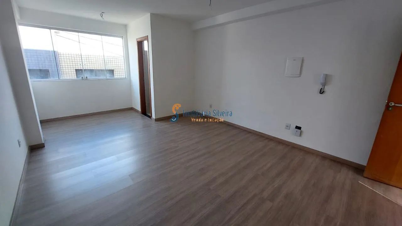 Sala comercial de 23 m², 01 vaga demarcada , prédio com elevador 2 quarteirões da Av. Cris