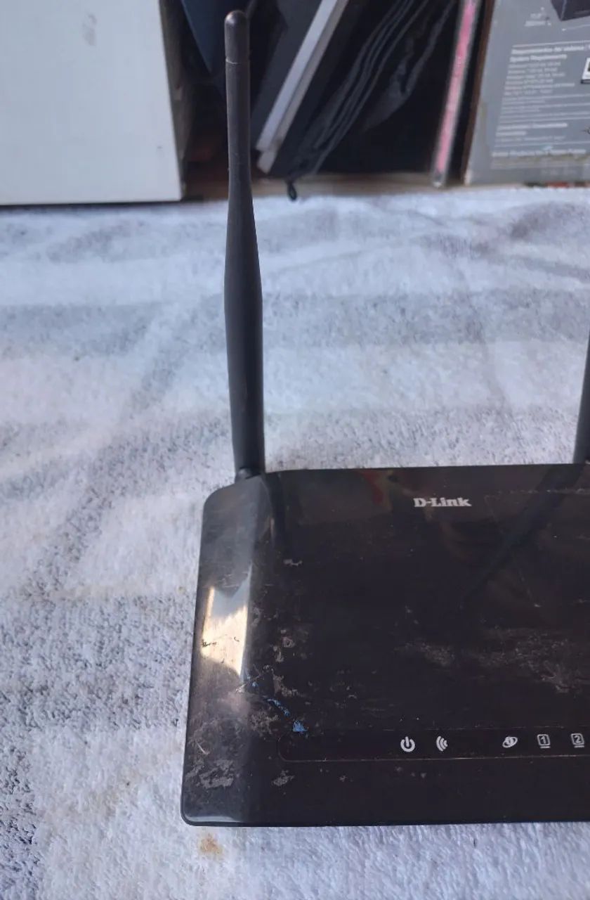 Roteador de Internet D-link preto usado sem os cabos funcionando  - Foto 3