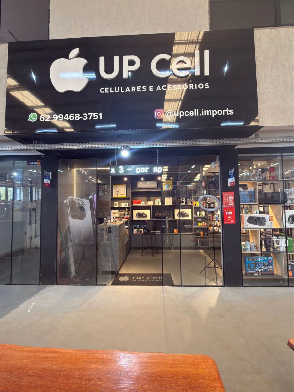 Vendo móveis de loja de celular completo, com mercadoria pronta pra trabalhar!  - Foto 3