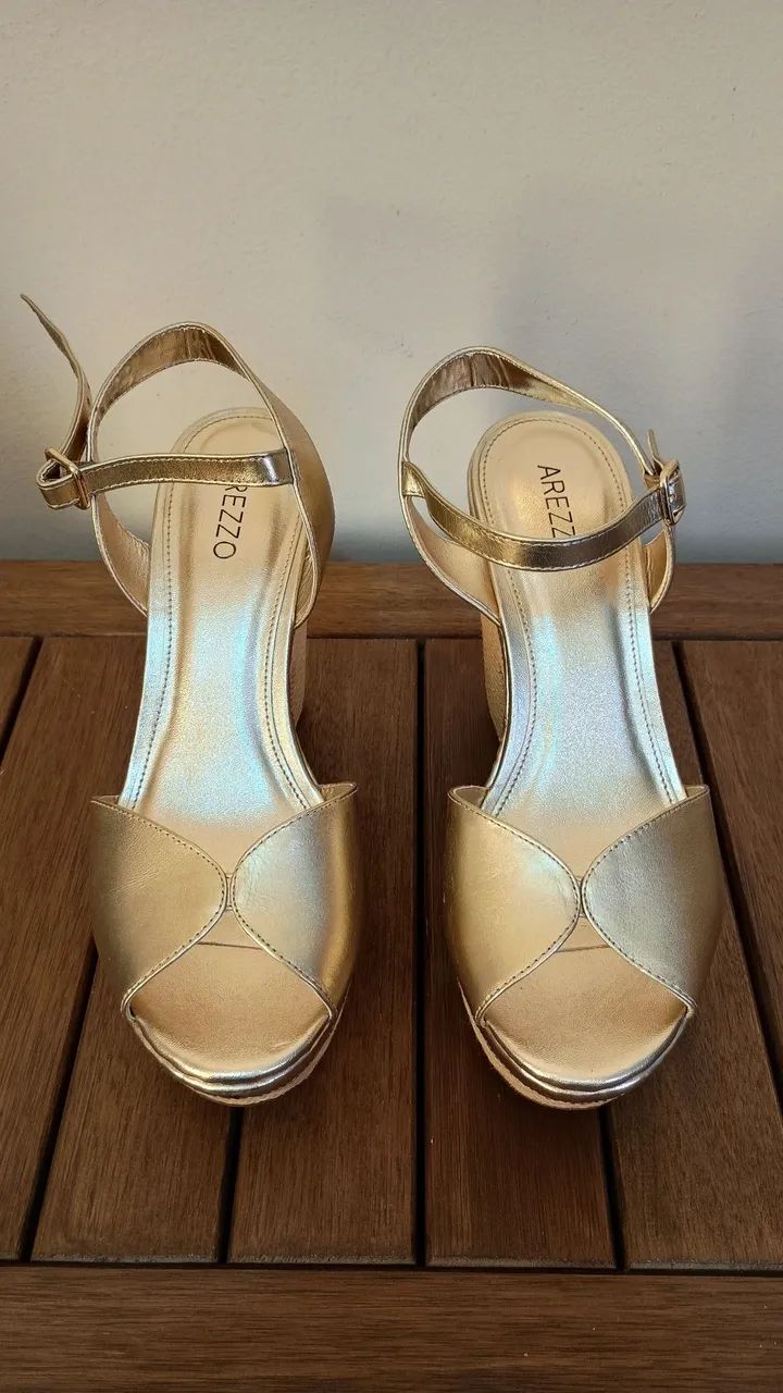 Sandália Arezzo dourada  - Foto 2