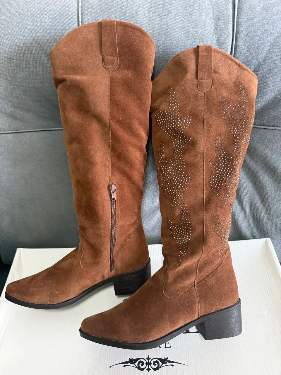 Bota Nova com brilho