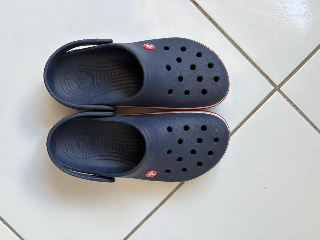 Crocs semi-nova N 37/38 - Foto 3