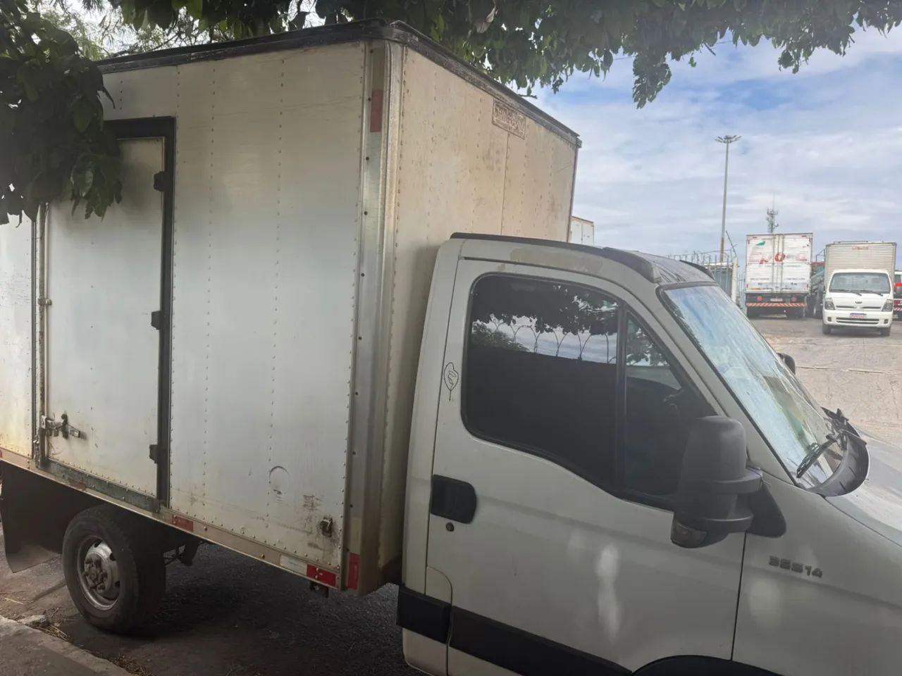 IVECO DAILY 35s14 Baú 2012/2013 - Foto 2