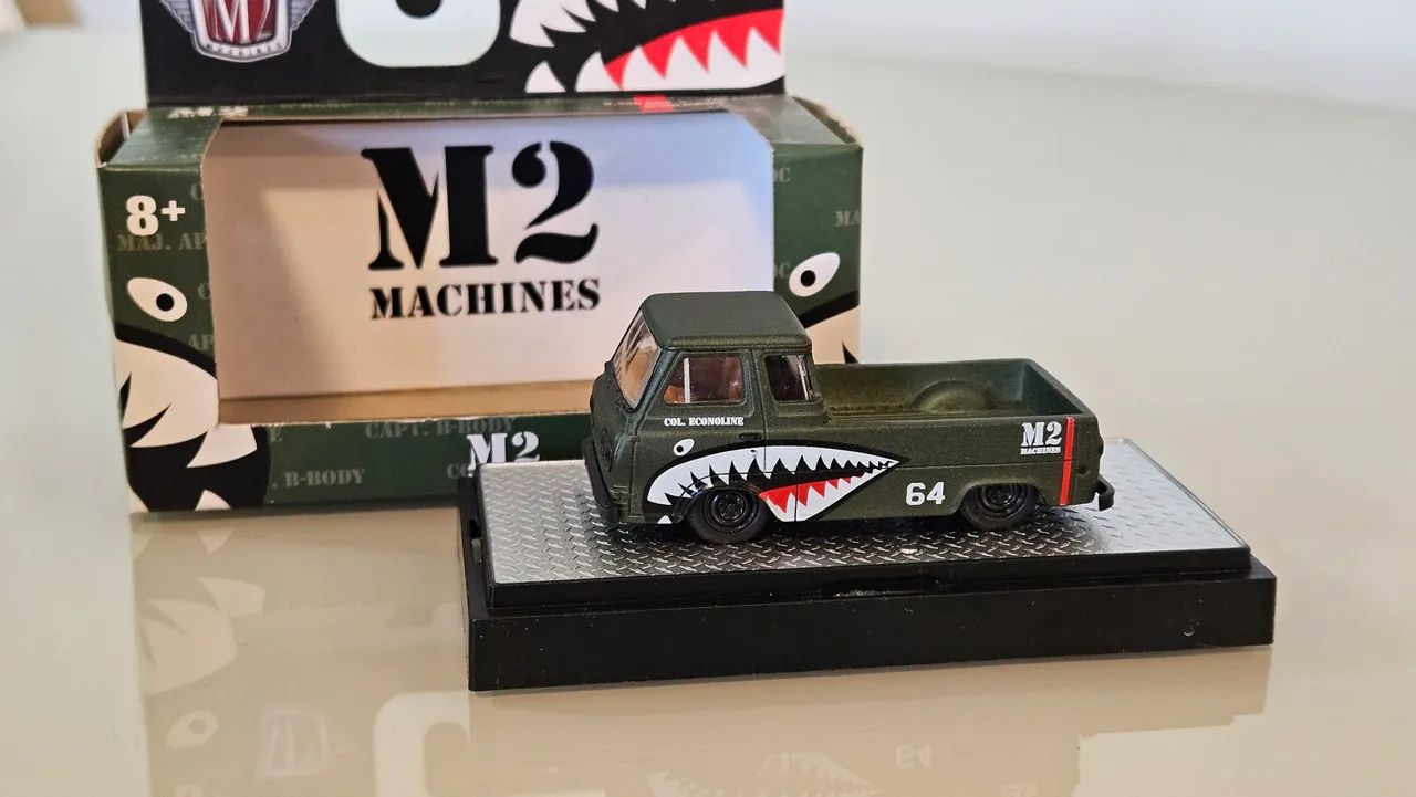 Dupla de Miniatura M2 Ford Econoline 1/64 - Foto 5