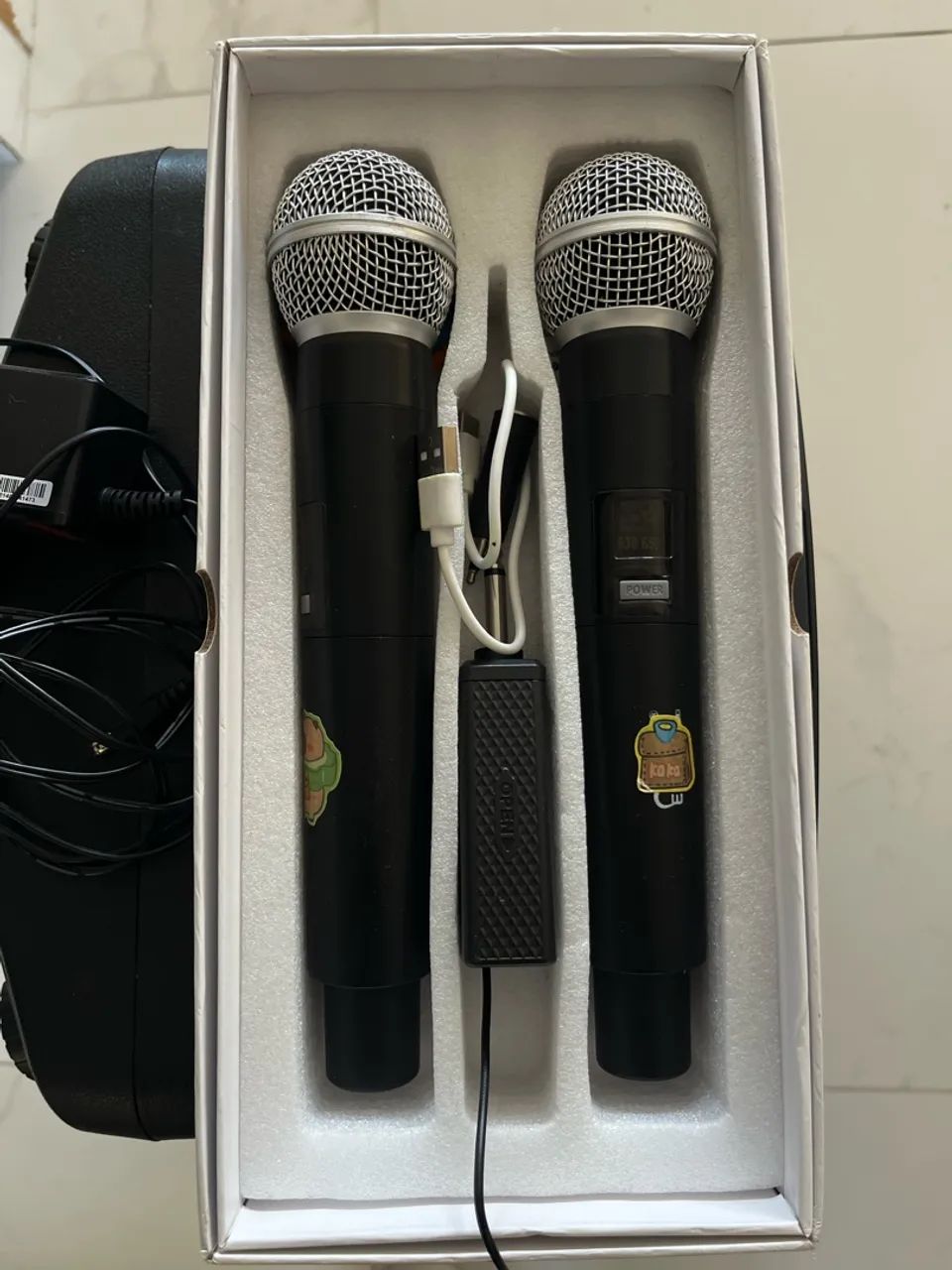 Caixa de Som e 2 microfones sem fio  - Foto 2