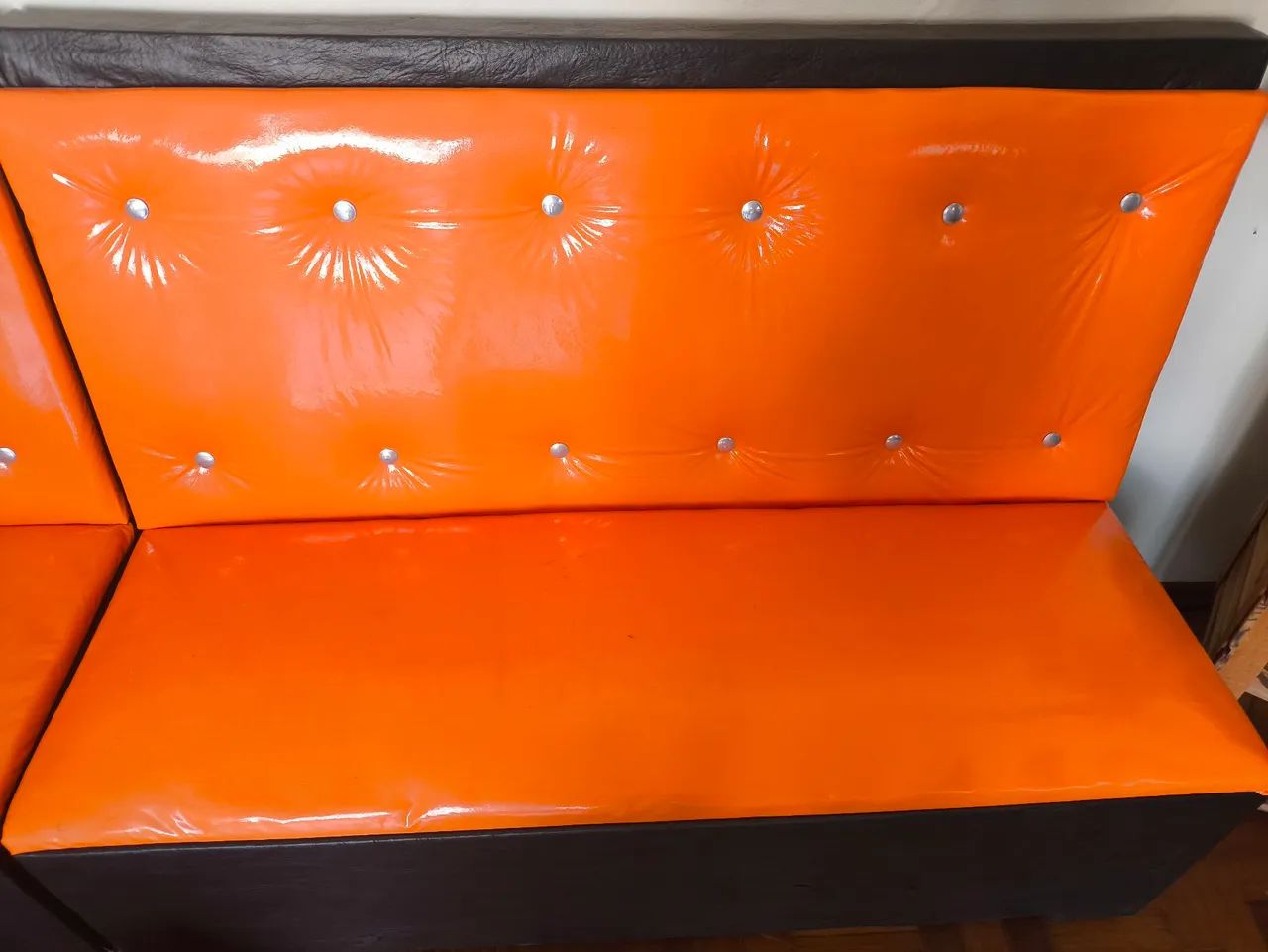 Poltronas sofá Booth para comércio medidas 1,20m x 0,54m x 0,94m altura - Foto 3