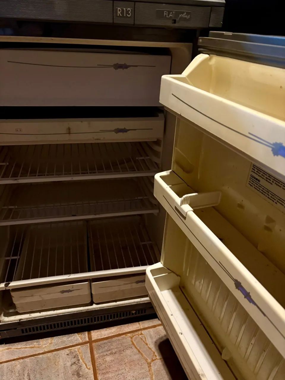 Frigobar com Freezer 