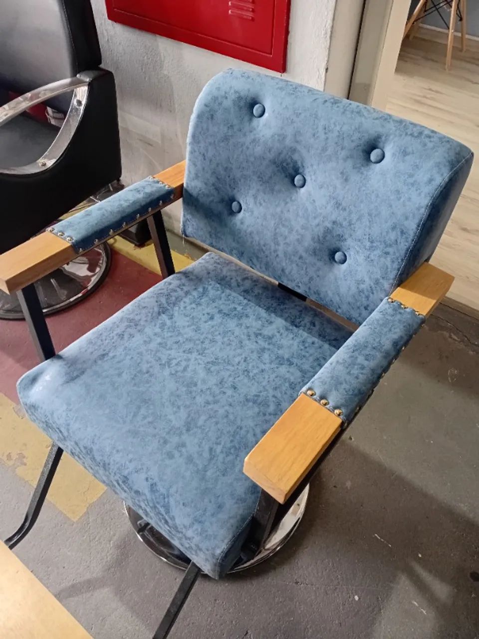 Cadeira de Barbeiro Hidráulica Retro Azul  - Foto 3