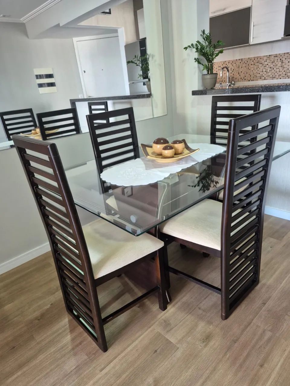 Mesa de Jantar com Vidro + 4 Cadeiras - 1,40 x 1,00 m - Foto 4