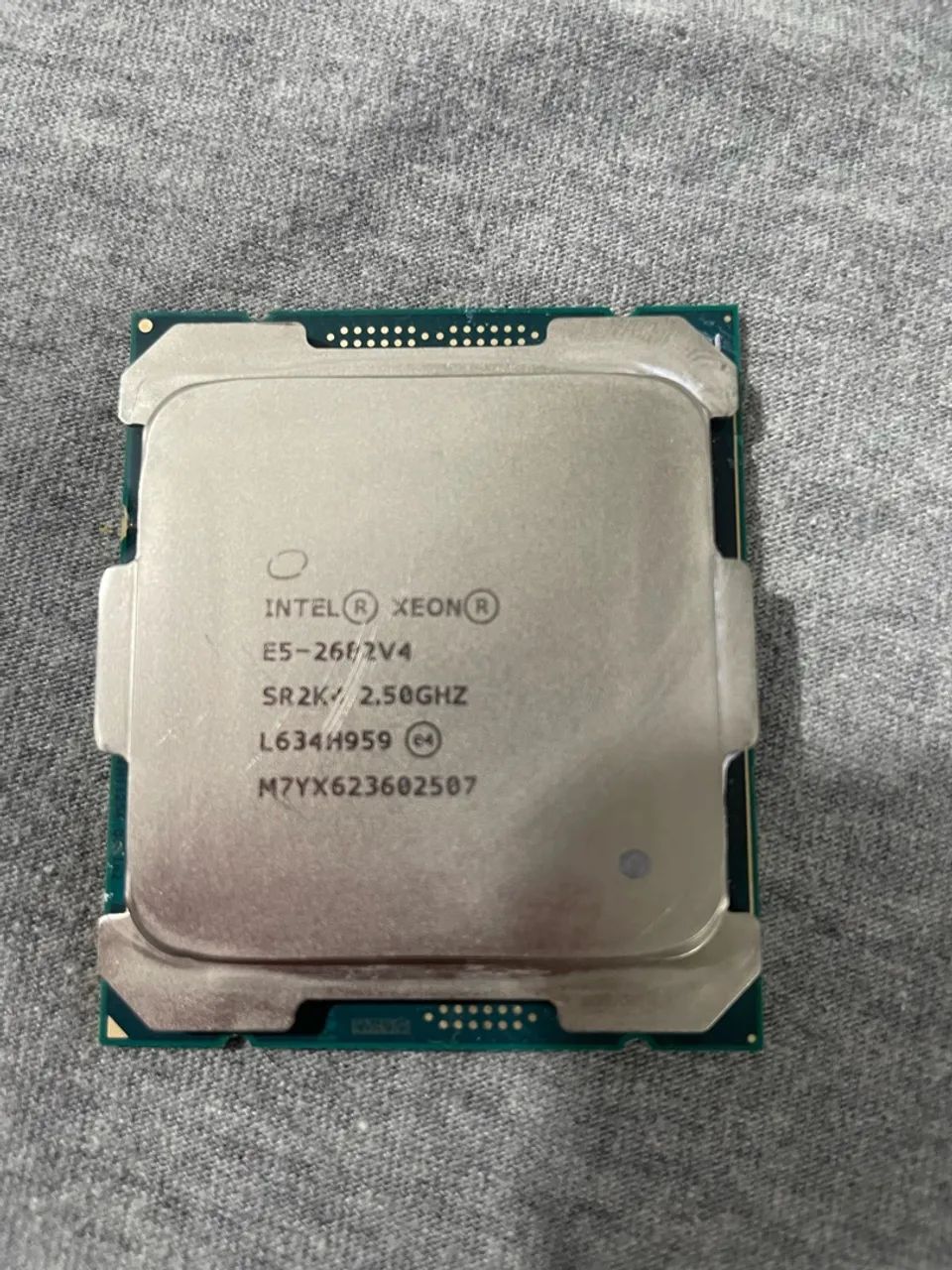 Processador Intel Xeon E5 2682 V4 16 Nucleos Lga2011 3 funcionando perfeitamente 