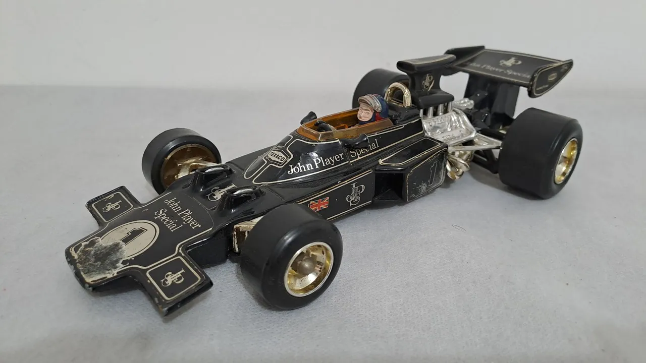 miniatura CHRYSLER TURBINE ANO 1963 MARCA ROAD SIGNATURE ESCALA 1