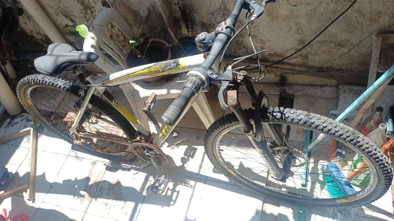 Bicicleta Aro 29 parada - Foto 2