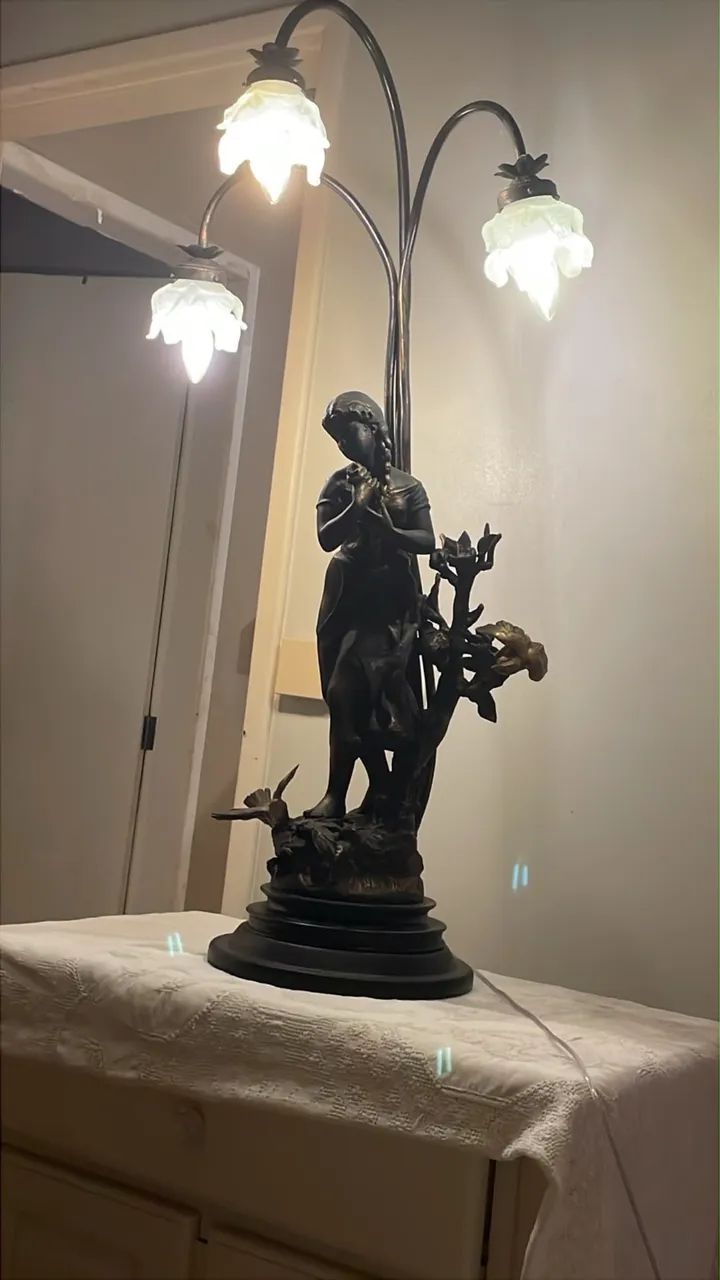 Escultura em bronze de uma camponesa. - Foto 5