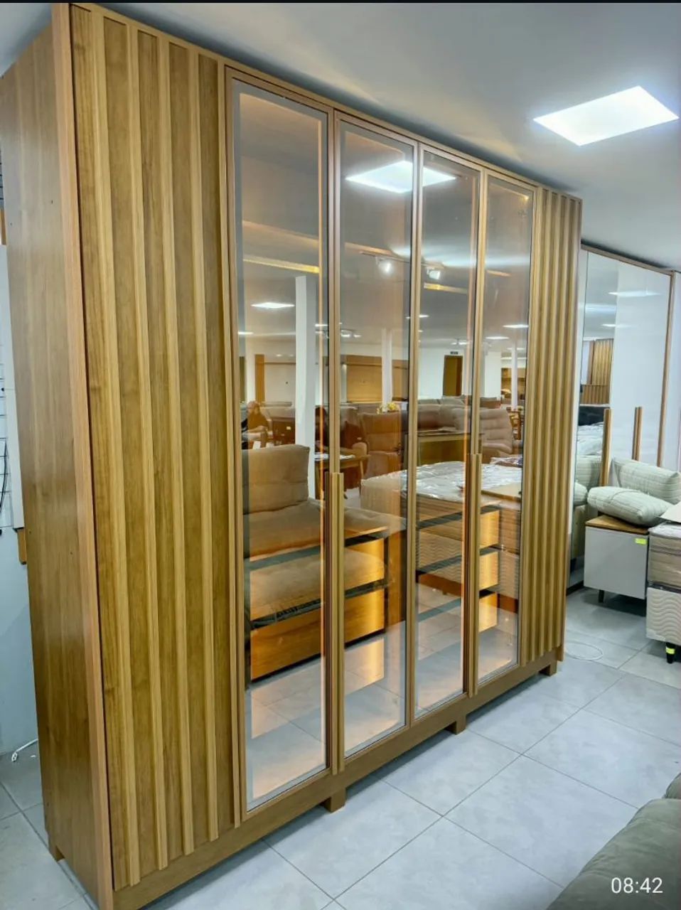 Guarda roupa grande MDF com led 
