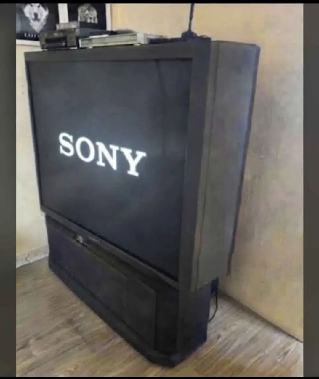 Tv Sony tubo projeção de 85 polegadas 