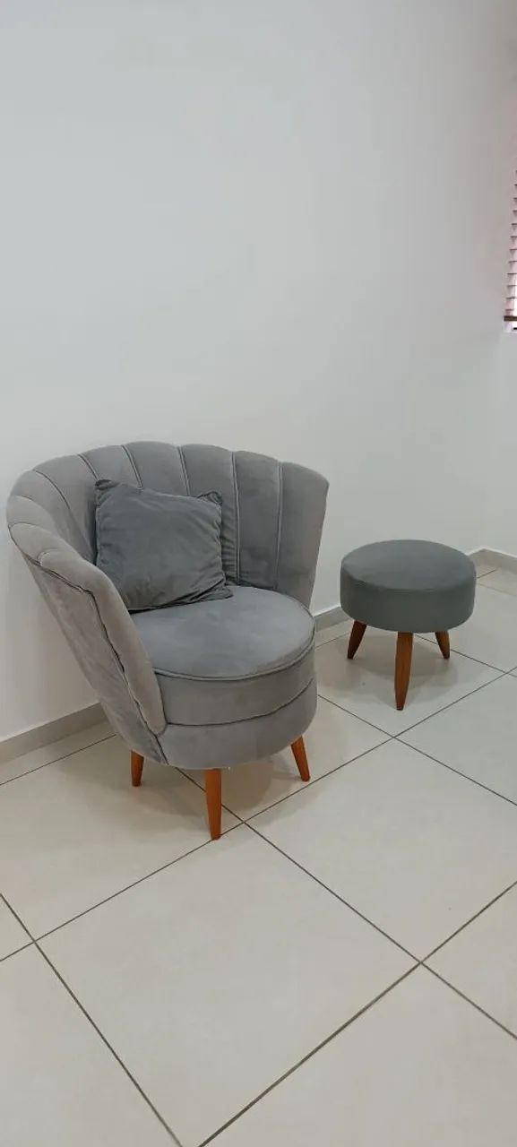 Poltrona em pétala + Puff 