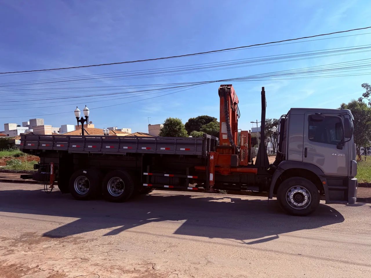 VW 24.250 6x2 + Munck Argos 2011 - Pronto para Trabalhar