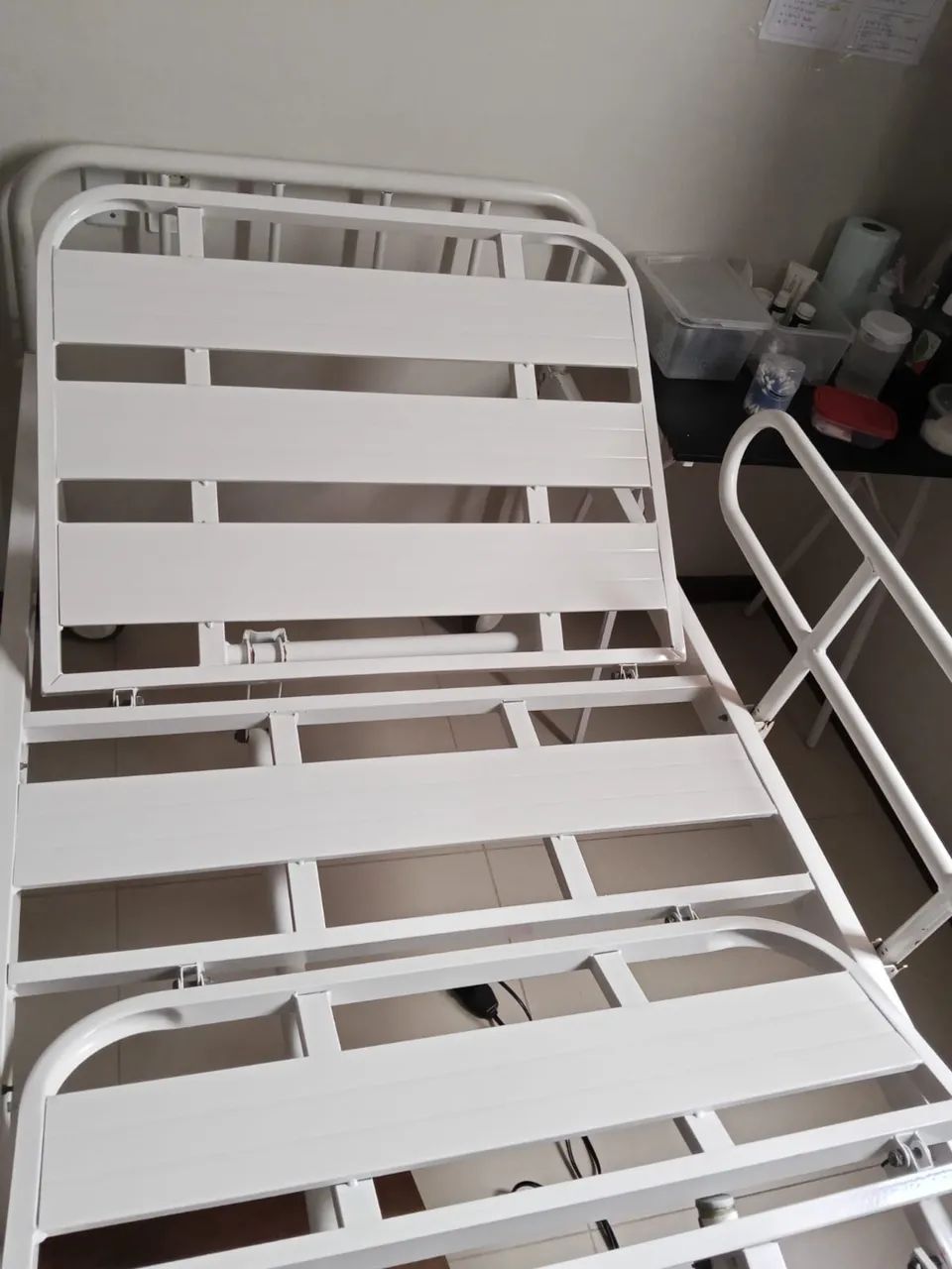 Vendo-se cama hospitalar 2 manivelas