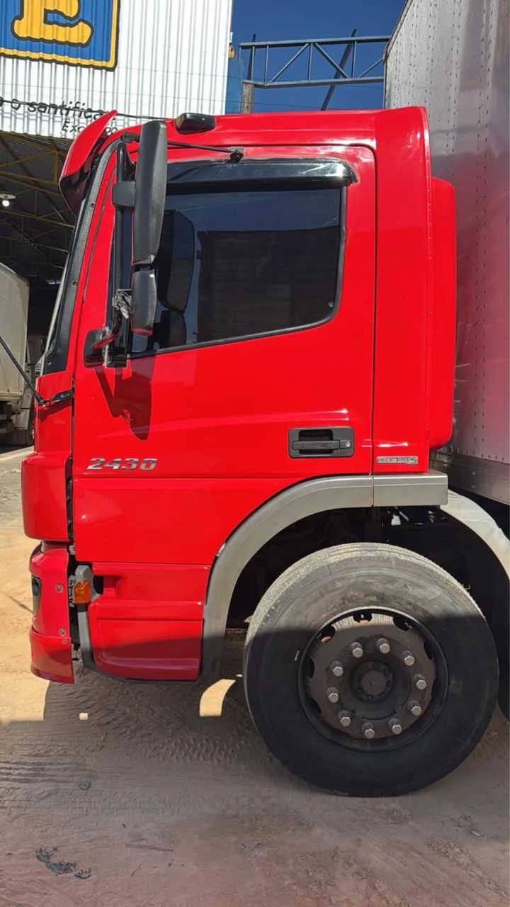 Atego 2430 Impecável 