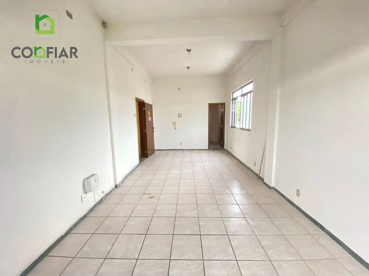 SALA COM 28 METROS E 1 BANHEIRO NO BARRIO GLORIA - Foto 2