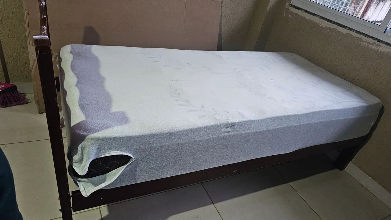 Cama de solteiro com colchão 
