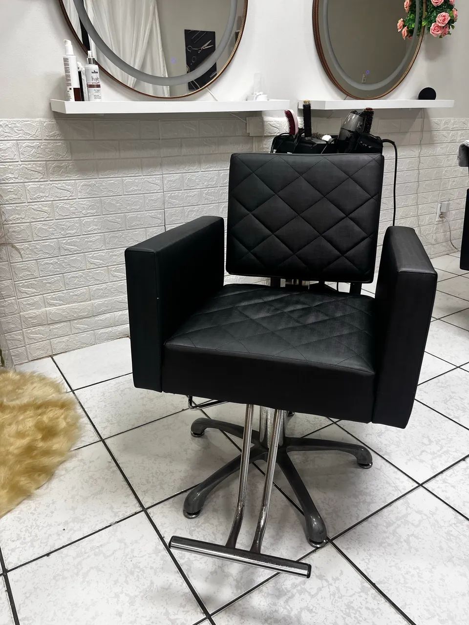 Cadeira de cabeleireira(o)