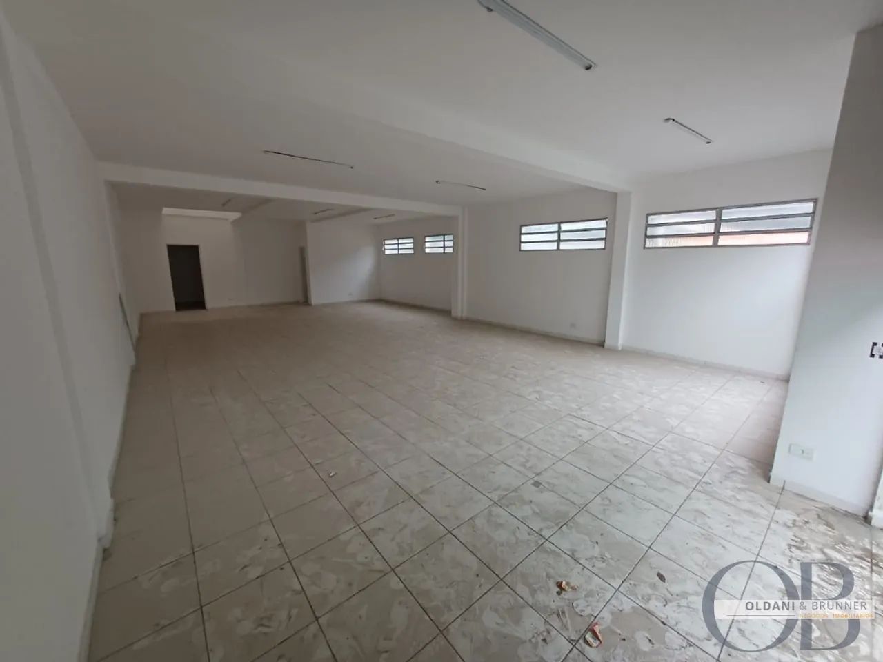 PONTO COMERCIAL NA ESTUFA II