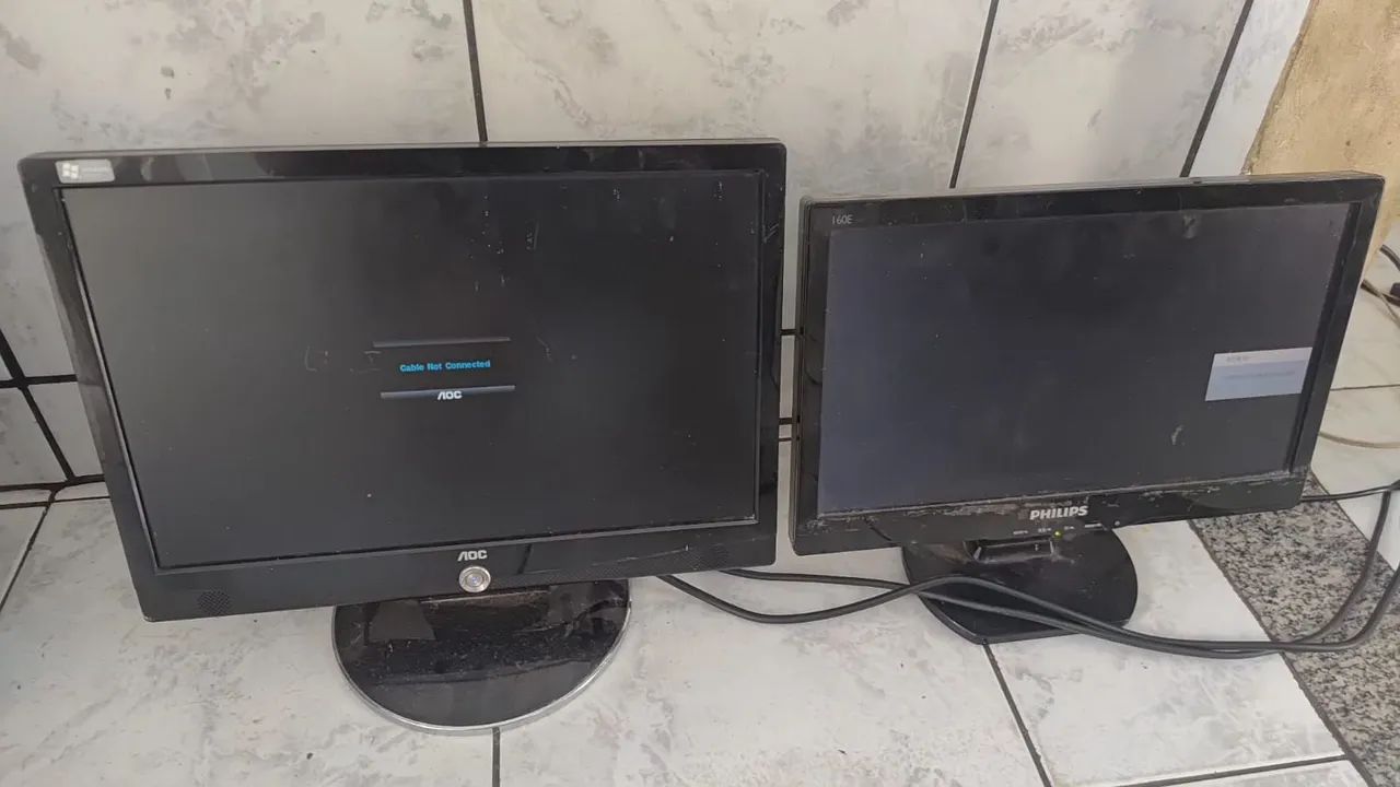 Vendo 2 monitores usandos funcionando