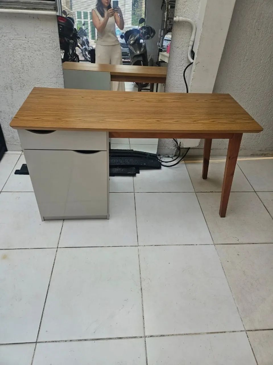 Mesa em madeira e MDF