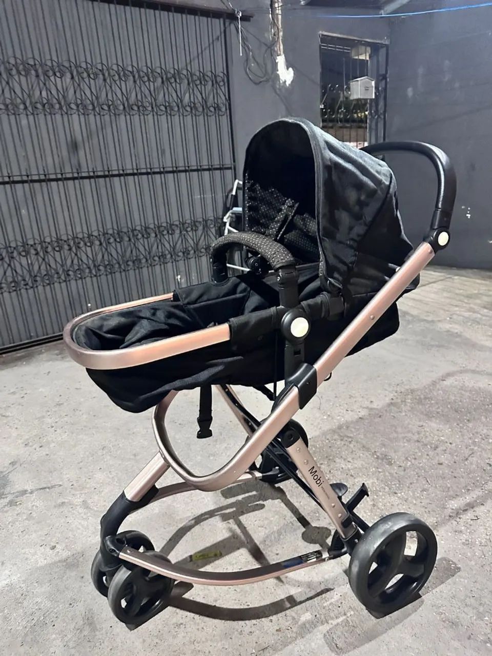 Vendo carrinho de bebê com Moisés 