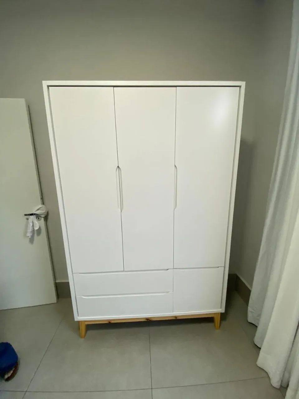 Conjunto de guarda roupa, cômoda e prateleira para quarto infantil. - Foto 2