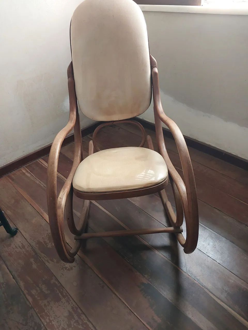 Cadeira balanço  antiga - Foto 3