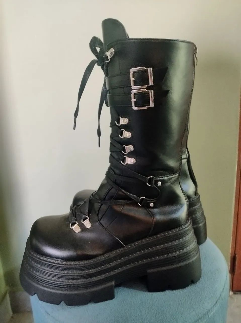 Bota preta punk - Foto 3