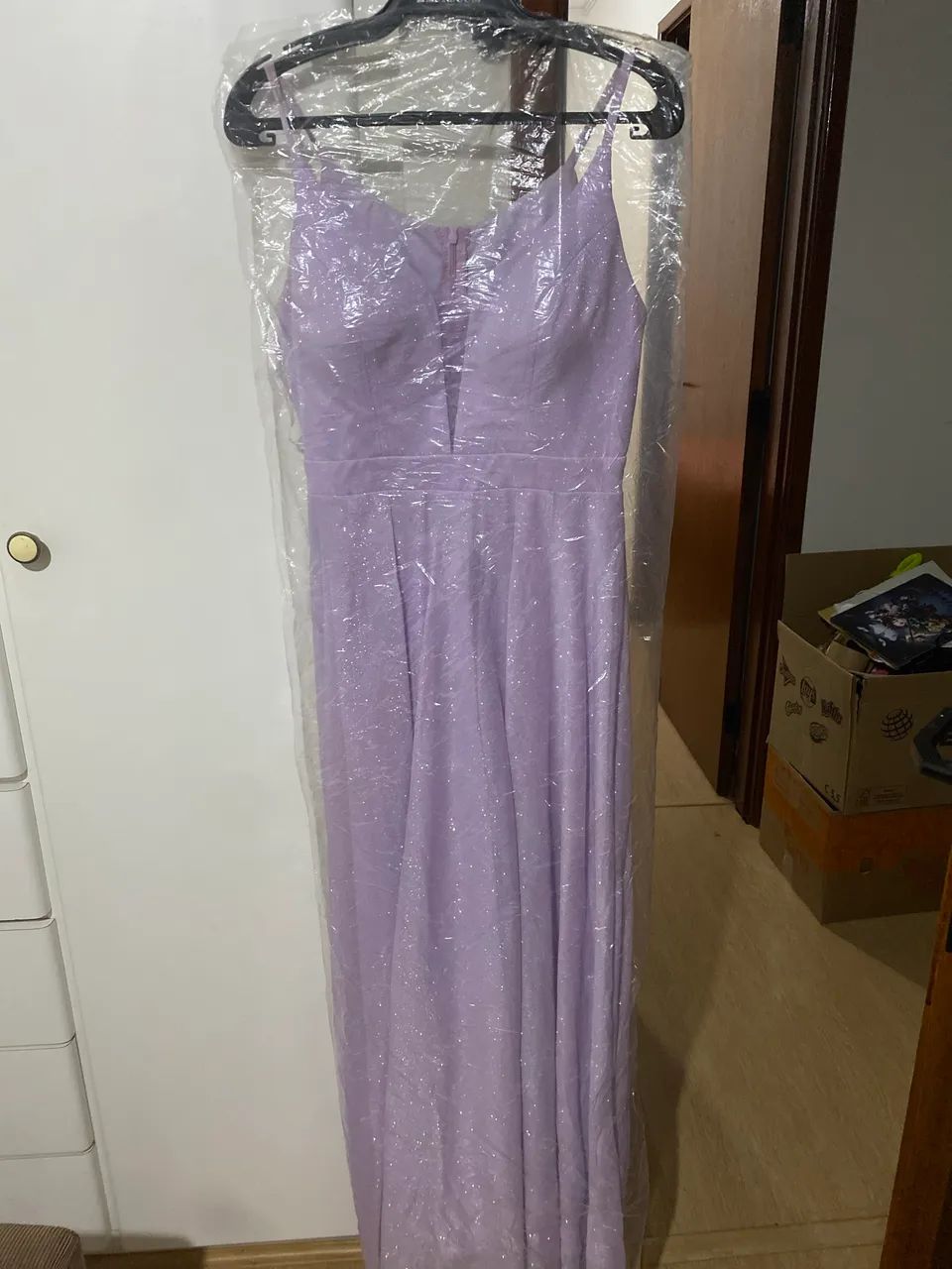Vestido lilás para festa com glitter 