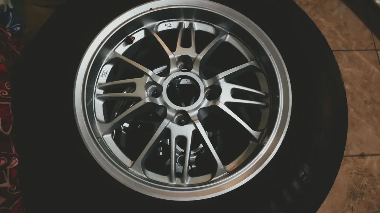 aros/pneus 13