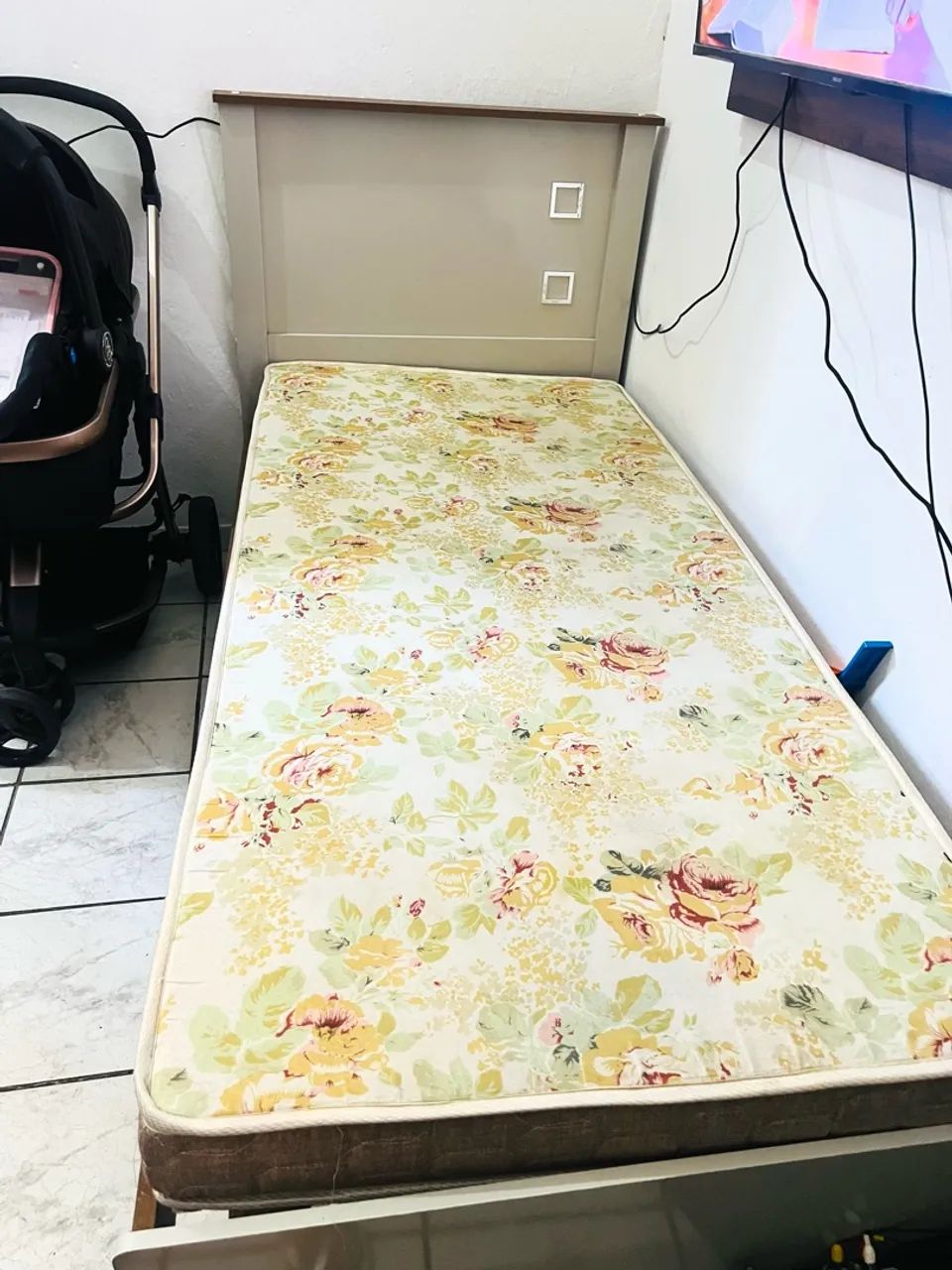 Cama solteiro semi nova e colchão  (usada poucas vezes) - Foto 2