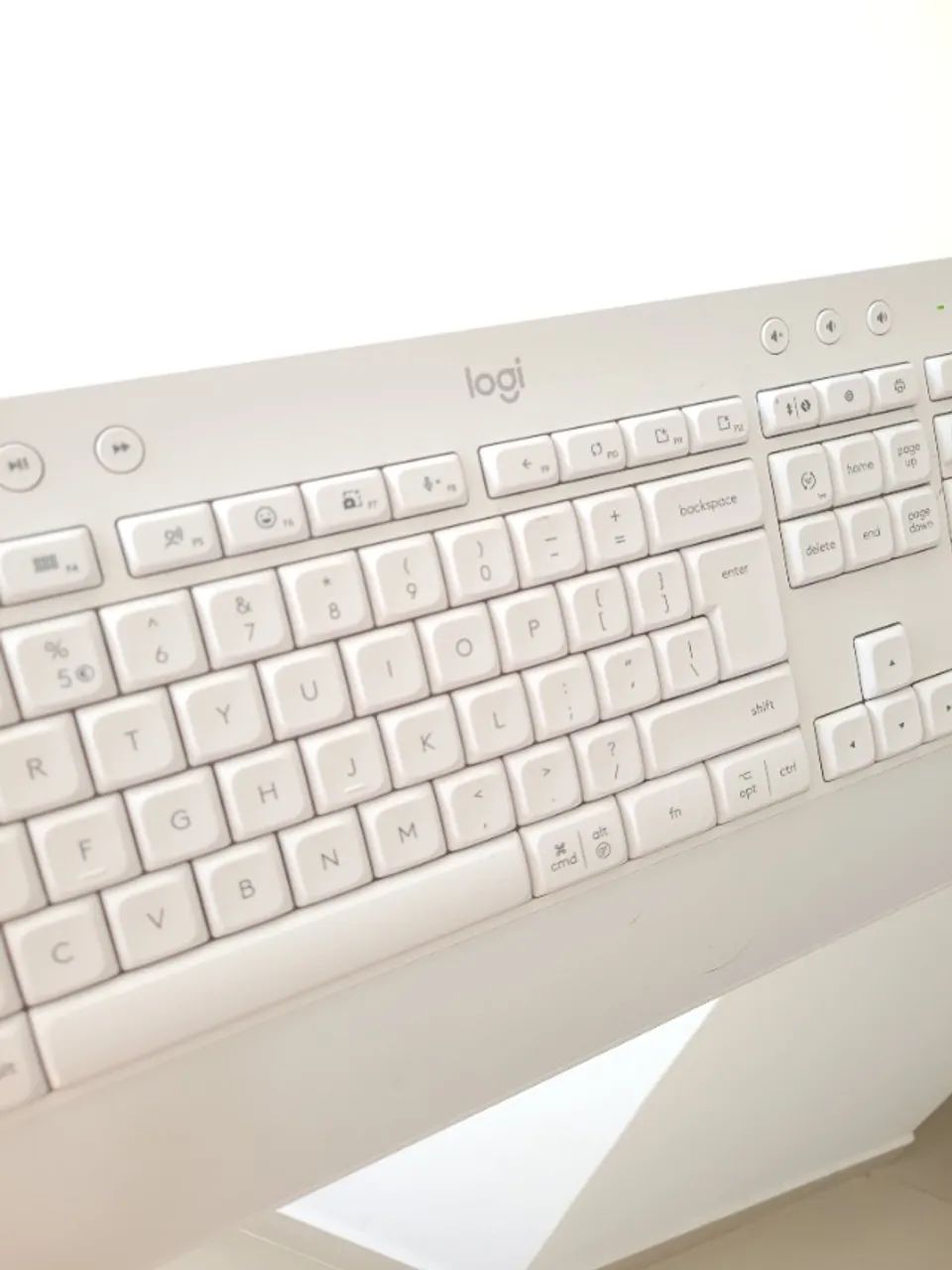 Teclado Logitech Bluetooth em perfeito estado - Foto 2
