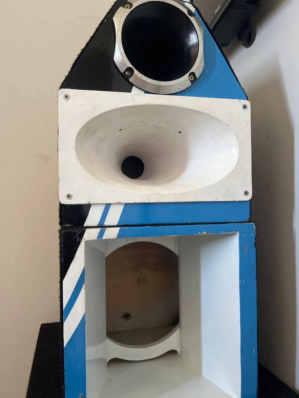 Vendo caixa de médio e corneta