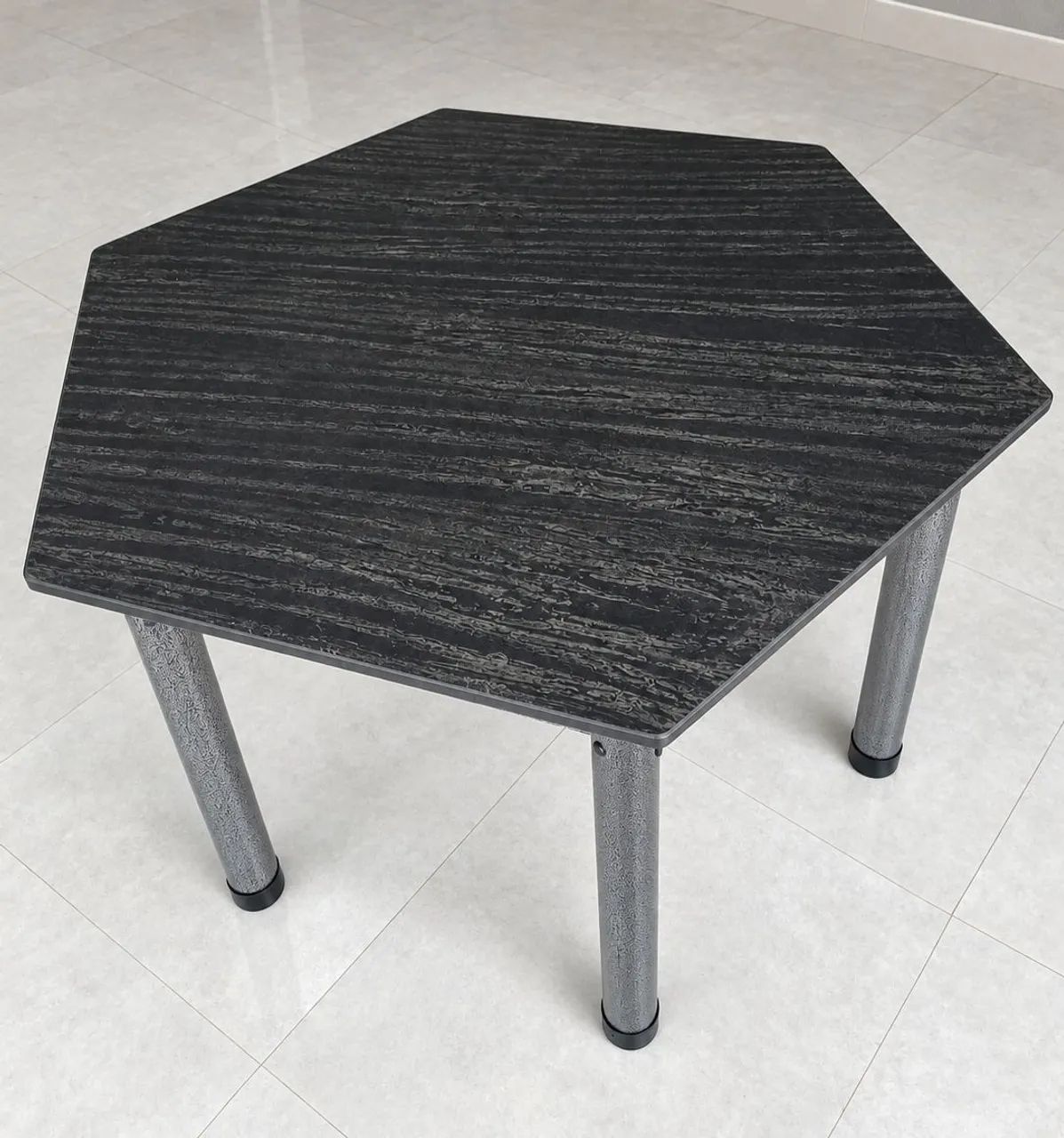 Mesa Hexagonal de Mármore Escuro - Foto 3