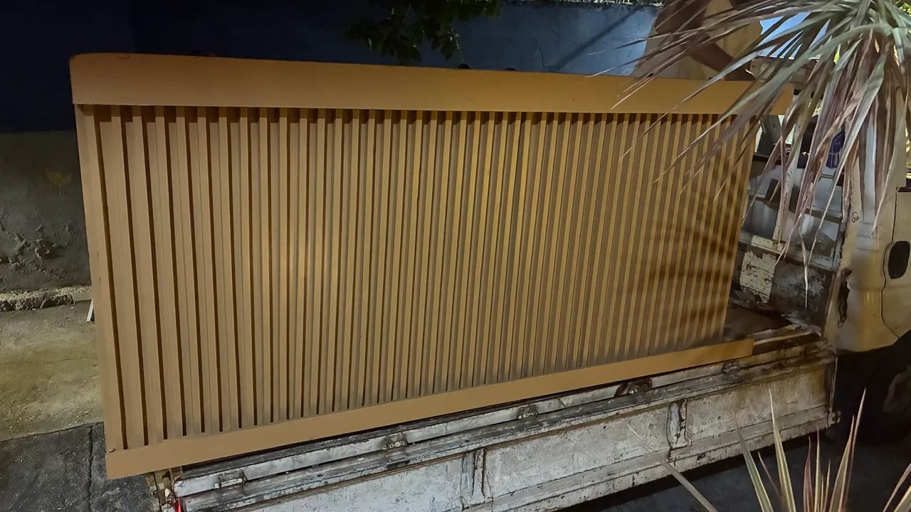 Balcão madeira ripado para eventos - 4,80 m 