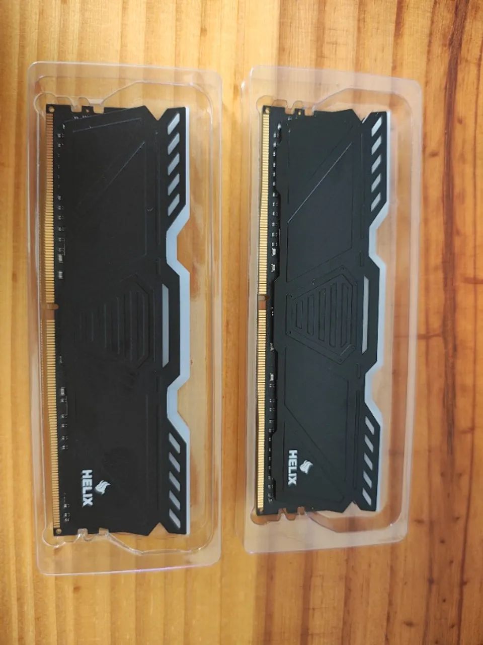 Memória RAM 32 GB- Dois pentes de 16 GB - Com luz RGB - LEIA O ANÚNCIO POR FAVOR!