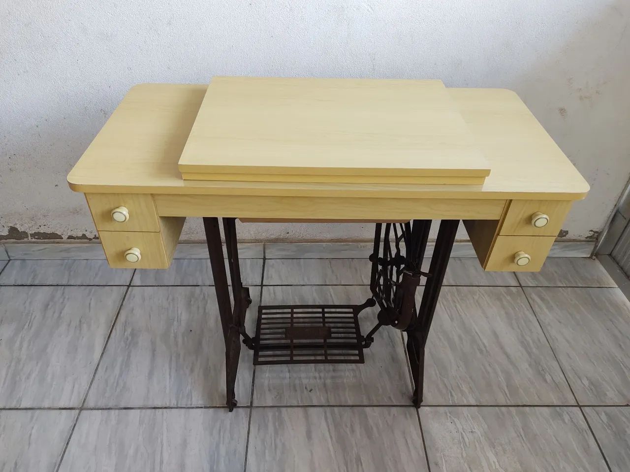 Máquina de Costura Elgin com Gabinete e Pedal - Foto 3