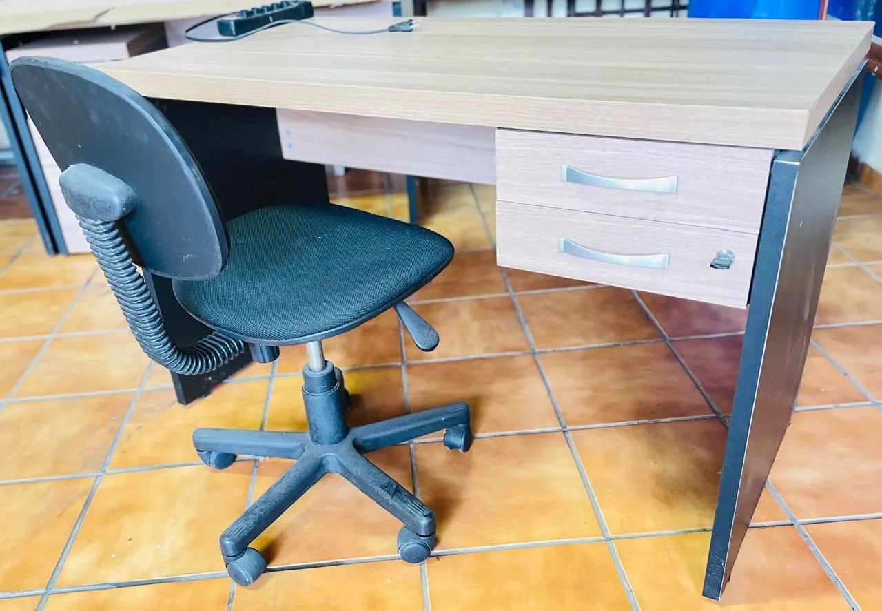 Mesa + Cadeira em Ótimo Estado  - Foto 2